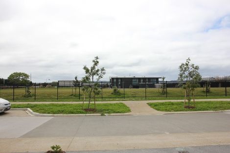 Photo of property in 18 Rauriki Lane, Rosehill, Papakura, 2113