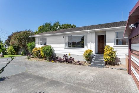Photo of property in 33b Beach Road, Te Atatu Peninsula, Auckland, 0610