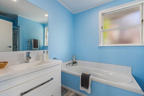 Photo of property in 1/8 Ludlow Terrace, Totara Vale, Auckland, 0627