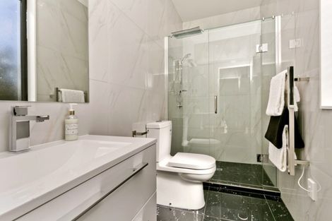 Photo of property in 2a Brook Street, Milford, Auckland, 0620