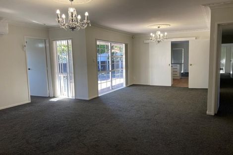 Photo of property in 2 Framalda Place, Conifer Grove, Takanini, 2112