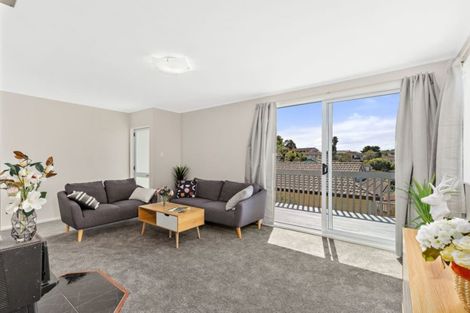 Photo of property in 24 Halloran Place, Massey, Auckland, 0614