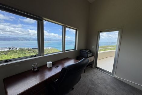 Photo of property in 14 Forbes Lane, Newlands, Wellington, 6037