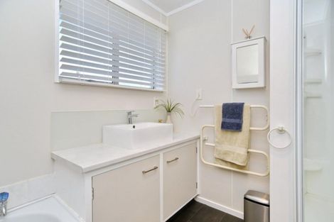 Photo of property in 2/10 Salford Avenue, Redwood, Christchurch, 8051