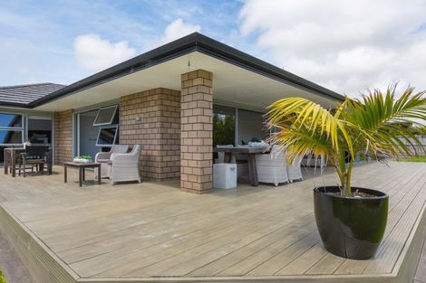 Photo of property in 11 Settlers Close, Whalers Gate, New Plymouth, 4310