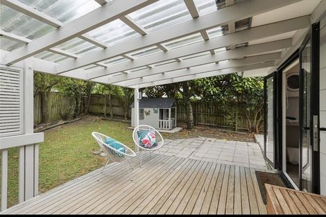 Photo of property in 9 Kupari Place, Totara Vale, Auckland, 0629