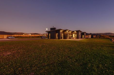 Photo of property in 49 Johnstone Drive, Fitzherbert, Palmerston North, 4410