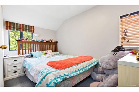Photo of property in 2/24 Merton Avenue, Glenfield, Auckland, 0627