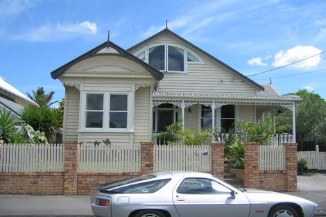 Photo of property in 1/70 Princes Street, Northcote Point, Auckland, 0627