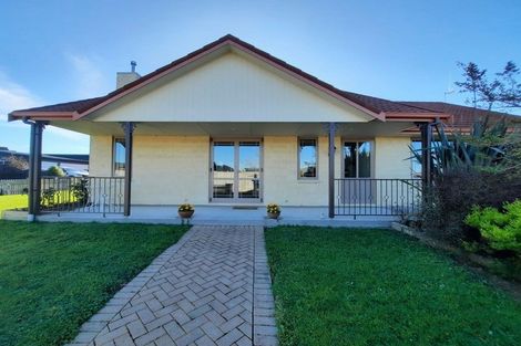 Photo of property in 1 D'urville Place, Kelvin Grove, Palmerston North, 4414