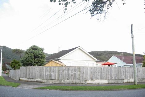 Photo of property in 7 Wheatley Street, Naenae, Lower Hutt, 5011