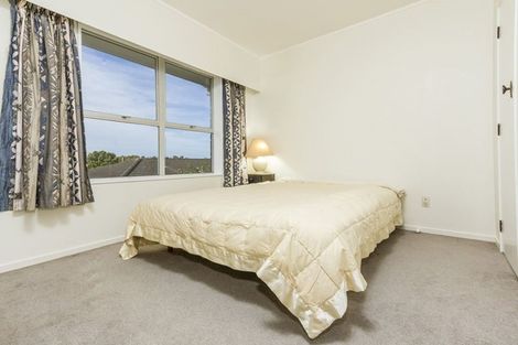 Photo of property in 1/15 Roberts Avenue, Bayswater, Auckland, 0622