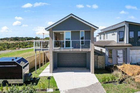 Photo of property in 9 Whata Street, Clarks Beach, 2122
