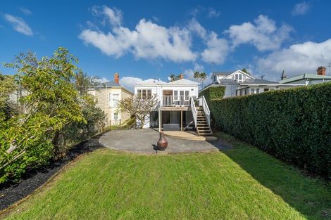 Photo of property in 112 Calliope Road, Stanley Point, Auckland, 0624