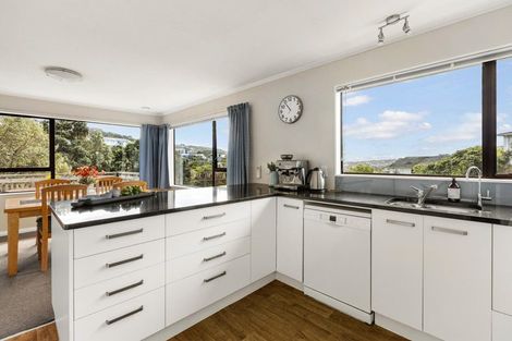 Photo of property in 19 Paddington Grove, Karori, Wellington, 6012