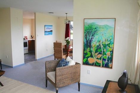 Photo of property in 32 Pekanga Road, Normandale, Lower Hutt, 5010