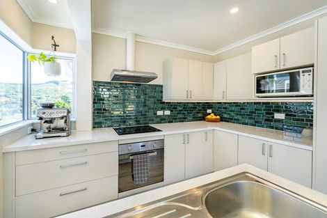 Photo of property in 42 Taylor Terrace, Tawa, Wellington, 5028