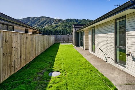 Photo of property in 5 Te Ara O Pukeko, Wainuiomata, Lower Hutt, 5014
