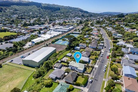 Photo of property in 42 Taylor Terrace, Tawa, Wellington, 5028