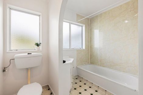 Photo of property in 7 Bowes Crescent, Strathmore Park, Wellington, 6022