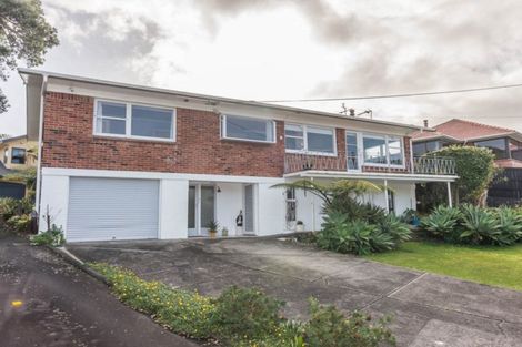 Photo of property in 15 Harrybrook Road, Green Bay, Auckland, 0604