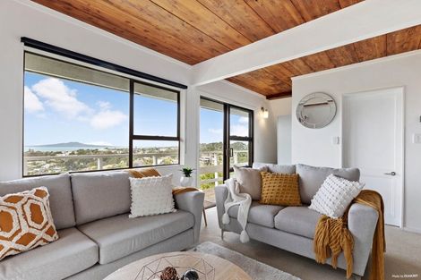 Photo of property in 166 Browns Bay Road, Murrays Bay, Auckland, 0630