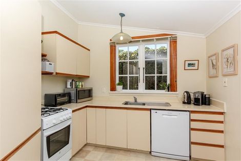 Photo of property in 24 Bracken Street, New Plymouth, 4310