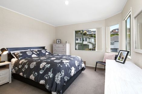 Photo of property in 5 Meadowcroft Grove, Johnsonville, Wellington, 6037