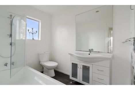Photo of property in 9 Rangeview Road, Sunnyvale, Auckland, 0612