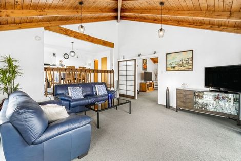 Photo of property in 32 Marina View Drive, West Harbour, Auckland, 0618