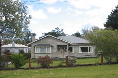Photo of property in 16 Abbotsford Road, Waipawa, 4210