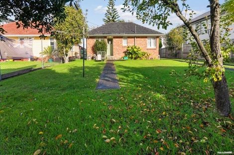 Photo of property in 23 Toru Street, Te Atatu Peninsula, Auckland, 0610