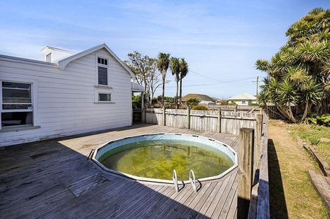 Photo of property in 5 Tawhiti Road, Hawera, 4610