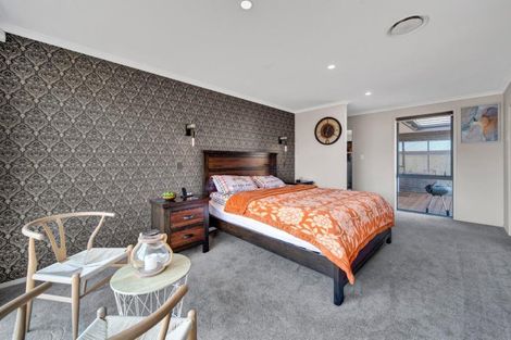 Photo of property in 33 Honeyfield Drive, Whalers Gate, New Plymouth, 4310