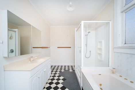 Photo of property in 4 Russell Street, Palmerston North, 4414