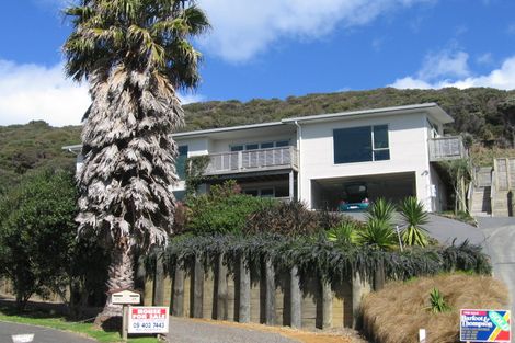 Photo of property in 35 Rewa Place, Russell, 0202