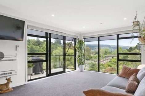 Photo of property in 14 Ara Patukawenga, Tawa, Wellington, 5028