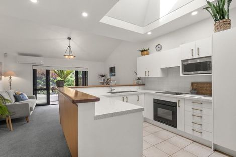 Photo of property in 10/8 Tobago Place, Sunnynook, Auckland, 0620