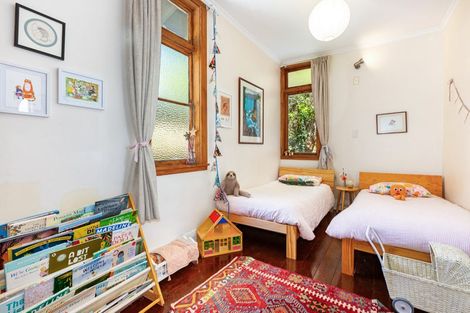 Photo of property in 21 Upper Bourke Street, Kilbirnie, Wellington, 6022