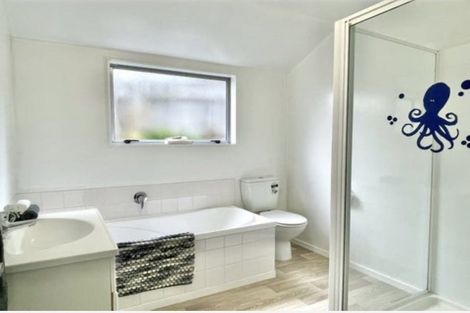 Photo of property in 2 Catlins Glen, Aotea, Porirua, 5024