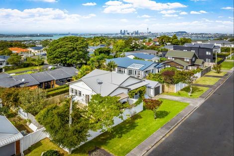 Photo of property in 3/7 Seaview Road, Northcote, Auckland, 0627