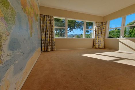 Photo of property in 11 Singers Road, Korokoro, Lower Hutt, 5012