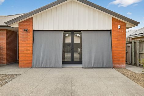 Photo of property in 15 Saint Peters Close, Woolston, Christchurch, 8062