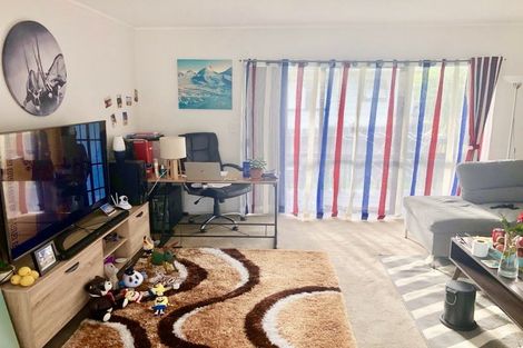 Photo of property in 2/122 Finlayson Avenue, Clendon Park, Auckland, 2103