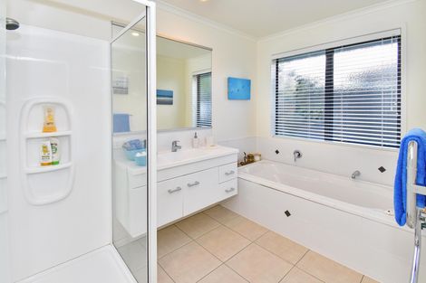 Photo of property in 24 Silkwood Crescent, Karaka, Papakura, 2113