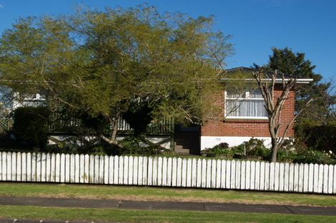 Photo of property in 11 Raglan Street, Mangere East, Auckland, 2024