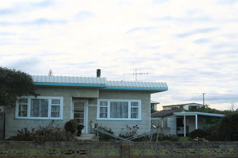 Photo of property in 25 Moana Street, Otaki Beach, Otaki, 5512