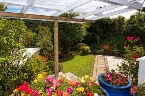 Photo of property in 81 Milton Terrace, Picton, 7220