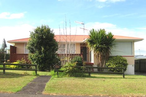 Photo of property in 12 Harmel Road, Glendene, Auckland, 0602