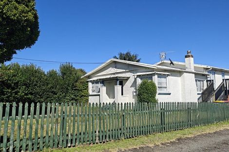 Photo of property in 2/84 Lynwood Road, New Lynn, Auckland, 0600